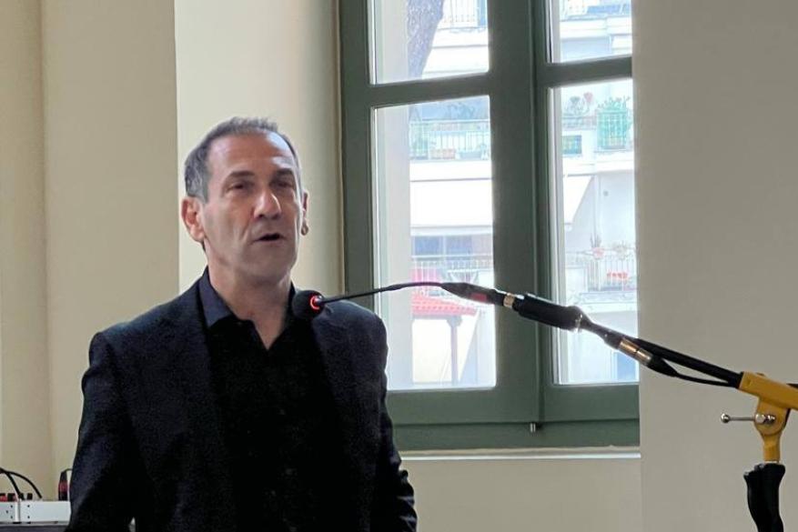 Λογοτεχνία και Τύπος Λογοτεχνία και Τύπος